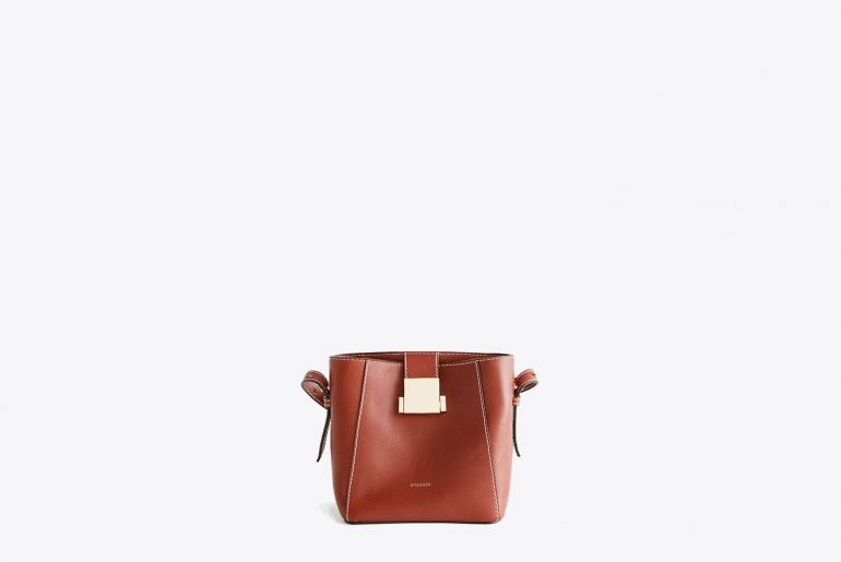 Sac camel en cuir Uterqüe